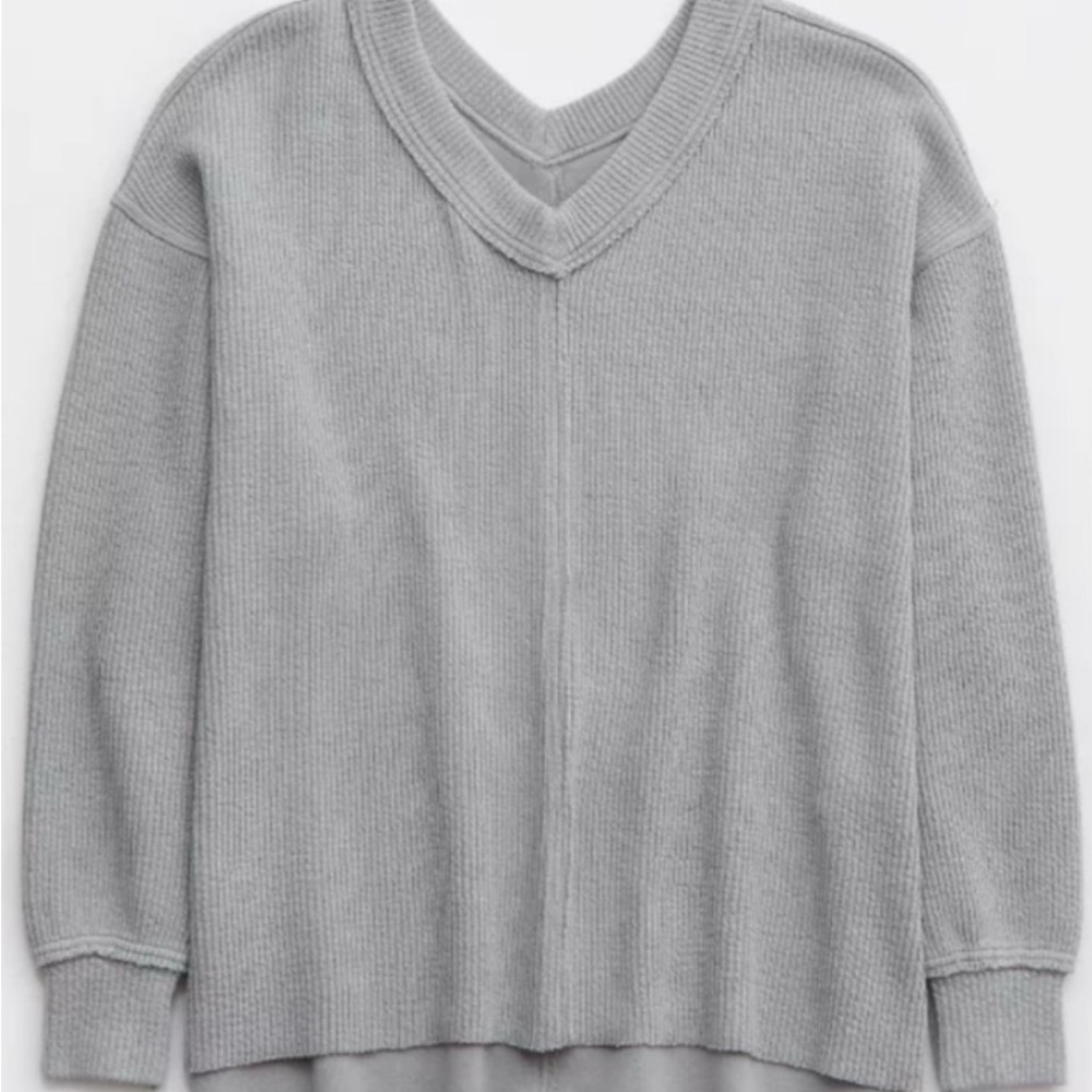 18.  AERIE | OVERSIZED RIB V NECK